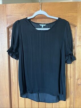 Naked Zebra Black Short-Sleeve Ruffle Blouse - EUC